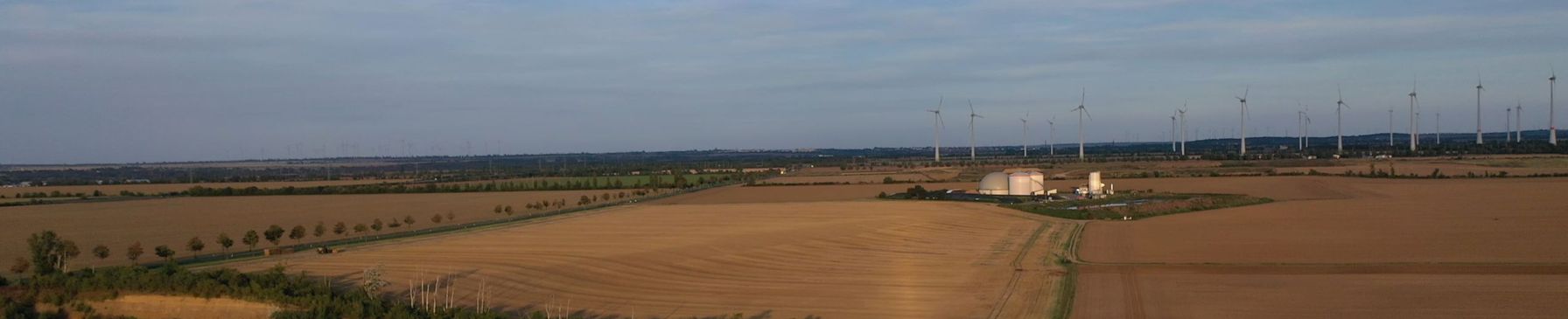 Windkraft - Fotovoltaik - Biomasse erneuerbare Energien